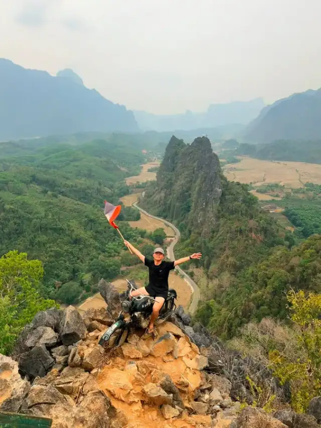 Xinwei travelling and building in the field