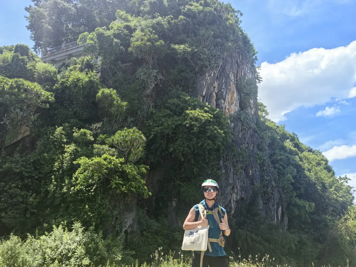 岘港五行山下骑行留影