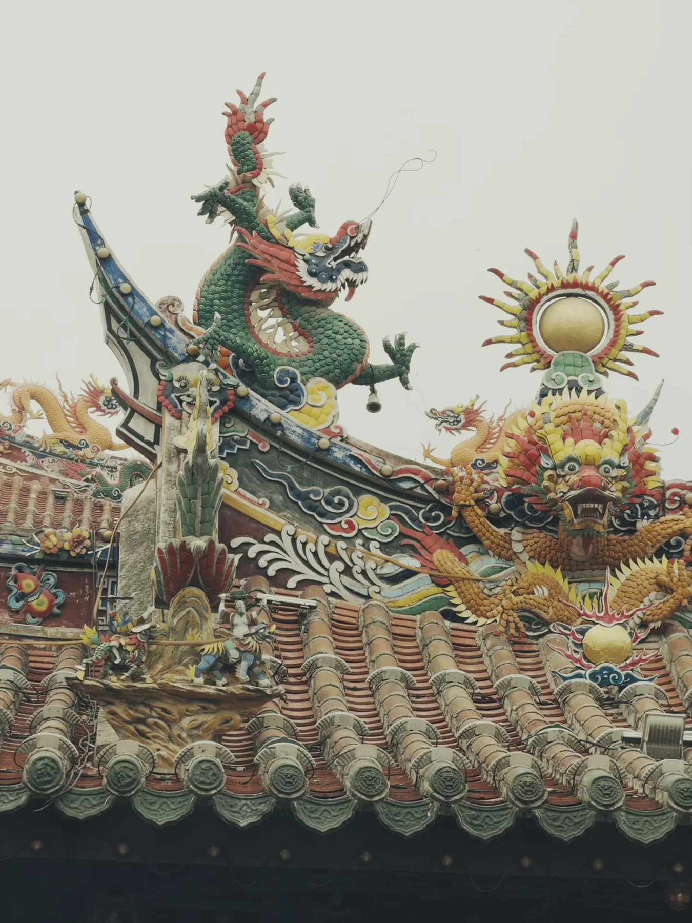 Dragons, suns, and brightly coloured ceramic ornament cover the roof of Tonghuai Guanyue Temple, almost spilling beyond the ridge